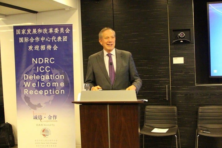 前纽约州长柏德基 (George Pataki) 在会上发言